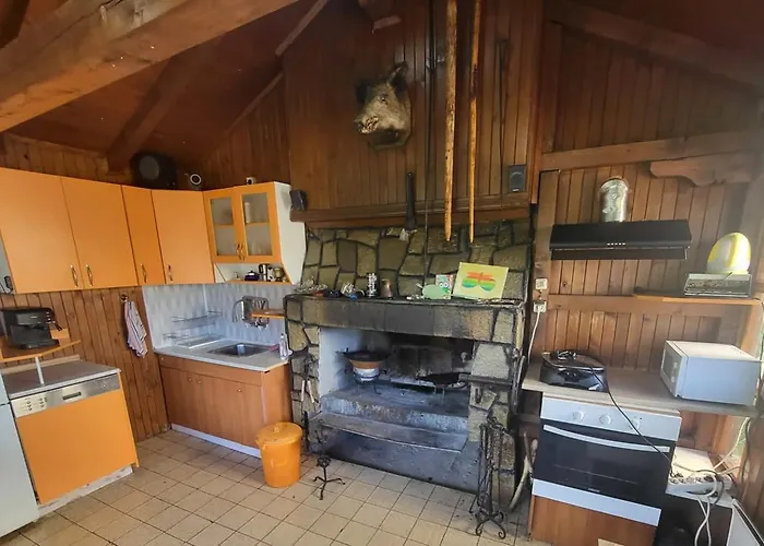 беевски Nyaraló *