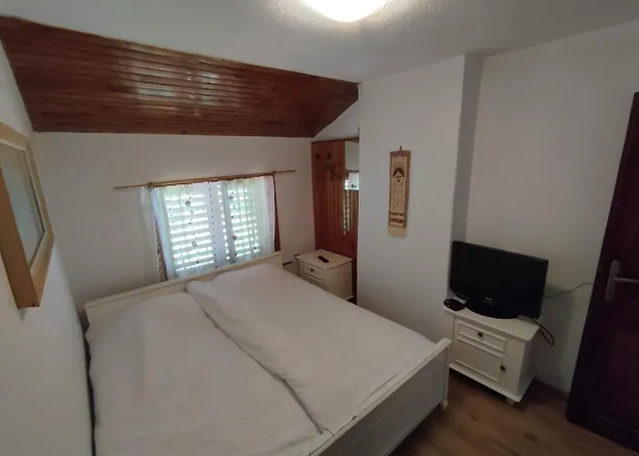 Nyaraló беевски