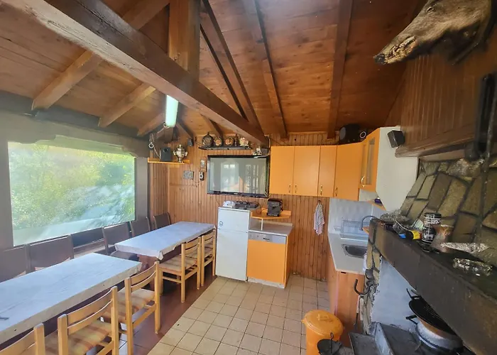 беевски Nyaraló *